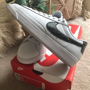 NIKE Women’s BLAZER LOW ESS